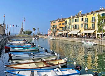 Boats lake garda