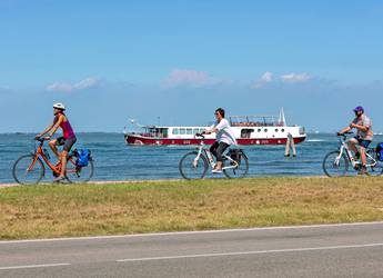 Venice to Mantua cycling with barge