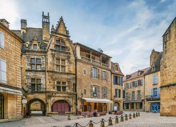 Tours Europe Sarlat square