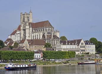 Art de vivre Auxerre cathedral