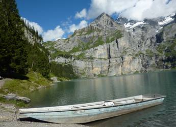 Alpine Beartrek canoe on the lake