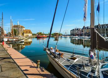 Honfleur boat 2