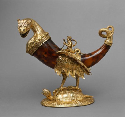 Fashionable drinking horn