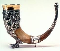 lizard drinking horn
